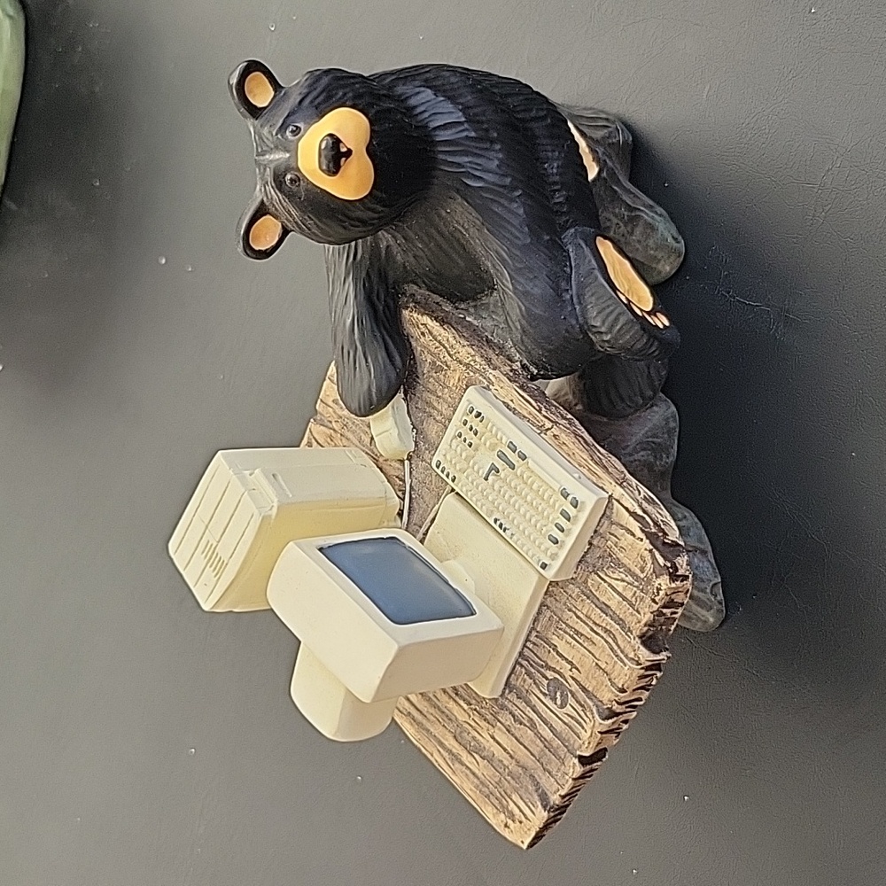 Bearfoots Resin Bear Figurine #B350